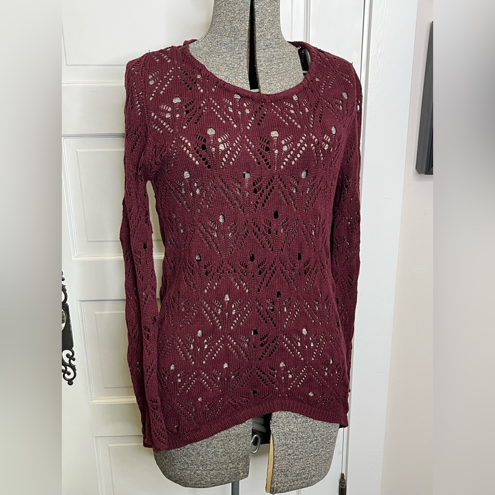 Maroon Crew Neck Sweater with Intricate Knit Design